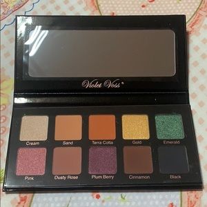 Violet Voss Essentials eye shadow palette